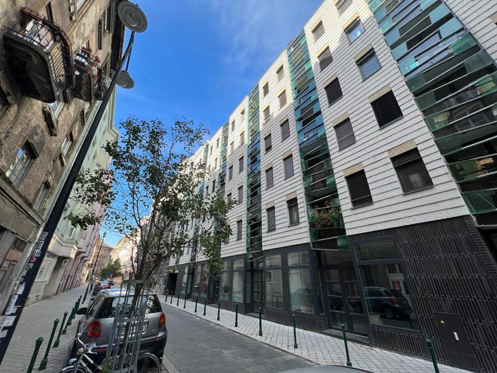 Palace Quarter 2 Peaceful Modern Central Top Floor Apartment 布达佩斯 外观 照片